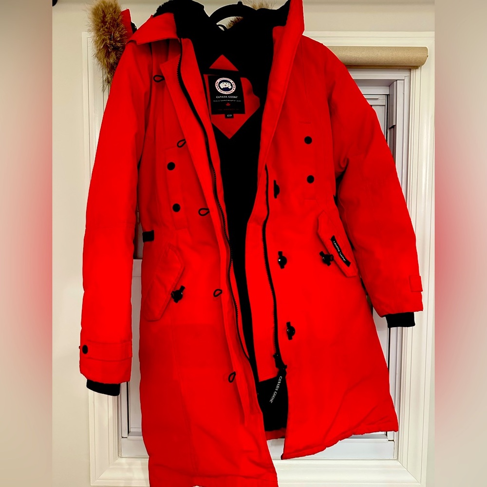 Canada goose kensington red parka with black detail. Size extra small. XS.